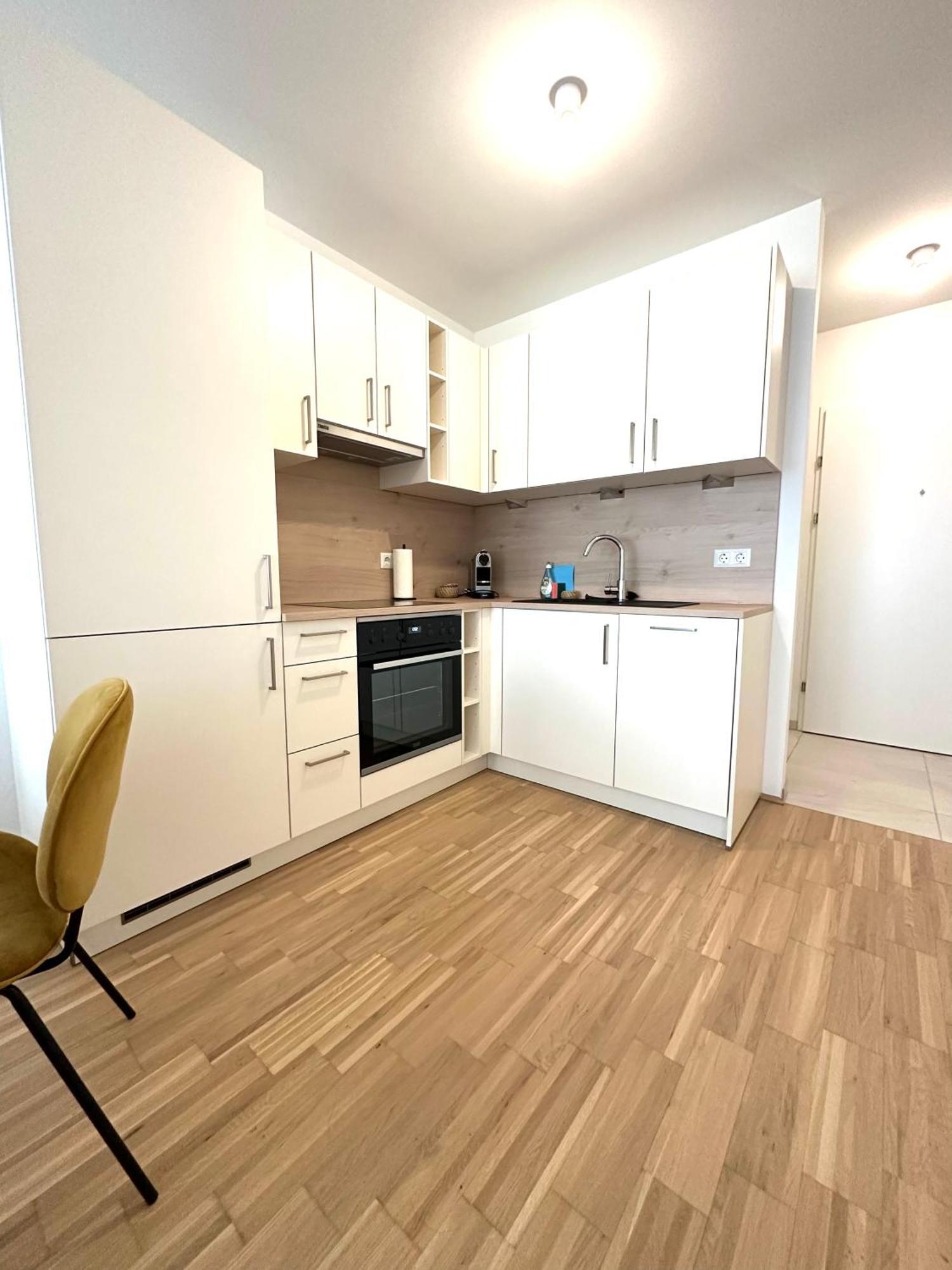 Coho City Apartments Mit Hauseigener Tiefgarage Vienna Exterior photo