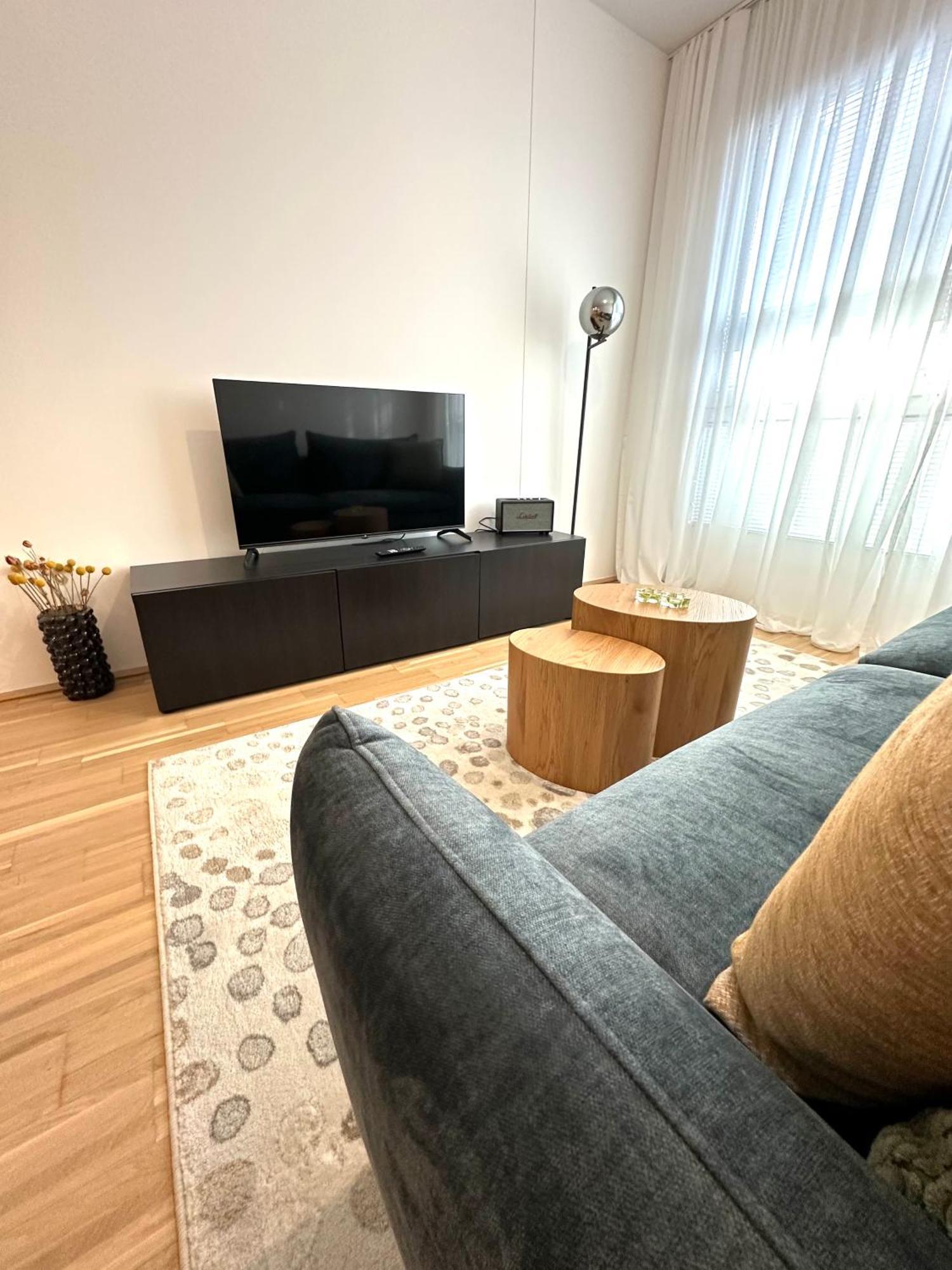Coho City Apartments Mit Hauseigener Tiefgarage Vienna Exterior photo